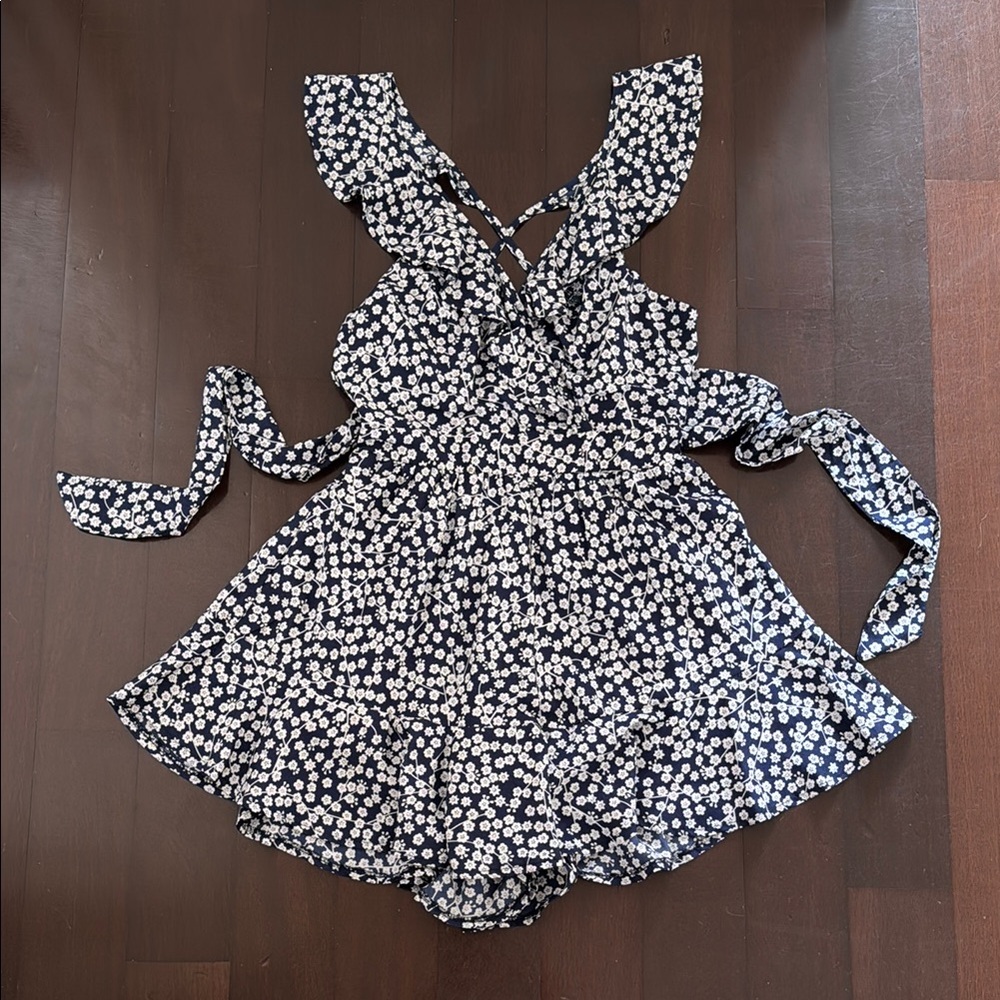 SHEIN Floral Tie-Back Romper - Picture 5 of 6